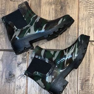Camo heeled rain boots. Like new. Size 6